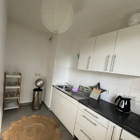 Bright And Spacious 2 Bedroom With Balcony *