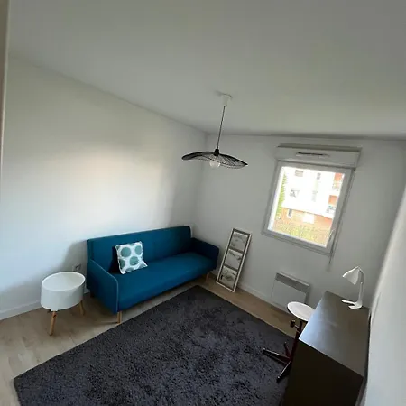 Lägenhet Bright And Spacious 2 Bedroom With Balcony