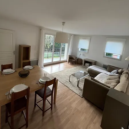 Bright And Spacious 2 Bedroom With Balcony Lägenhet Wasquehal