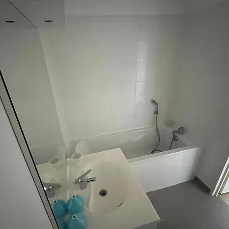 Bright And Spacious 2 Bedroom With Balcony Lägenhet *