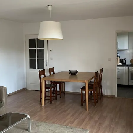Bright And Spacious 2 Bedroom With Balcony Lägenhet